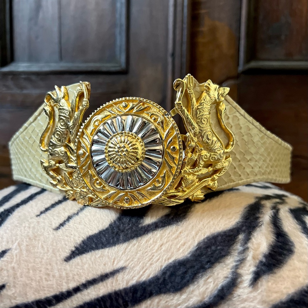 Judith Leiber vintage cream snakeskin medallion belt SM